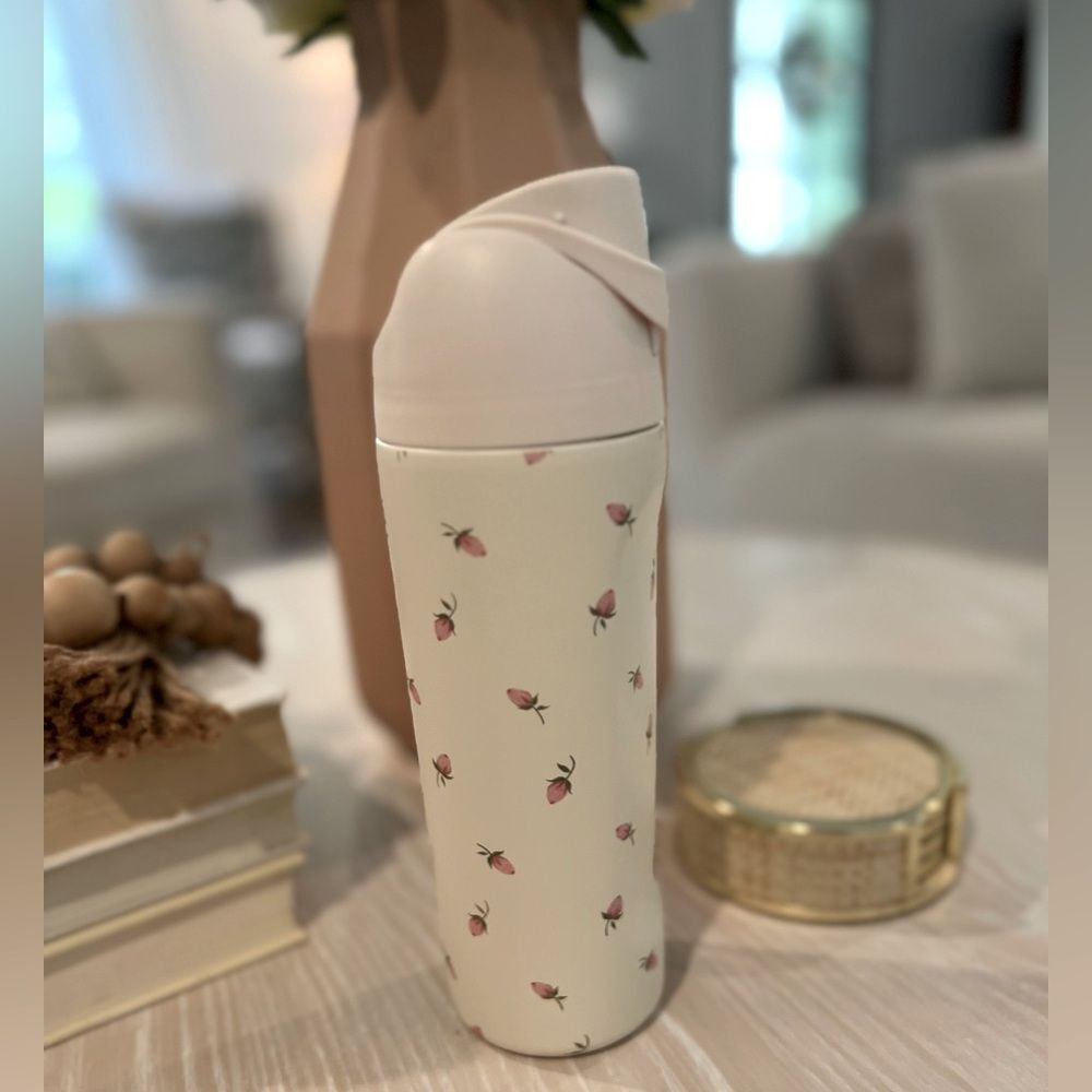 New in Box 20oz Tumbler Sip or Straw Spout Small Roses